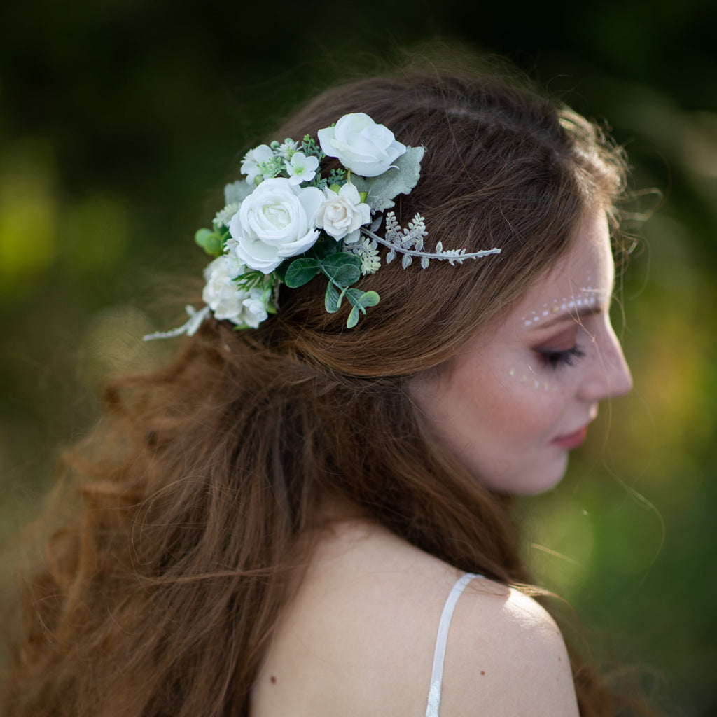 Romantic flower hair comb Boho ivory and green headpiece Roses wedding hair comb Bridal hair custom accessories Magaela White flower comb