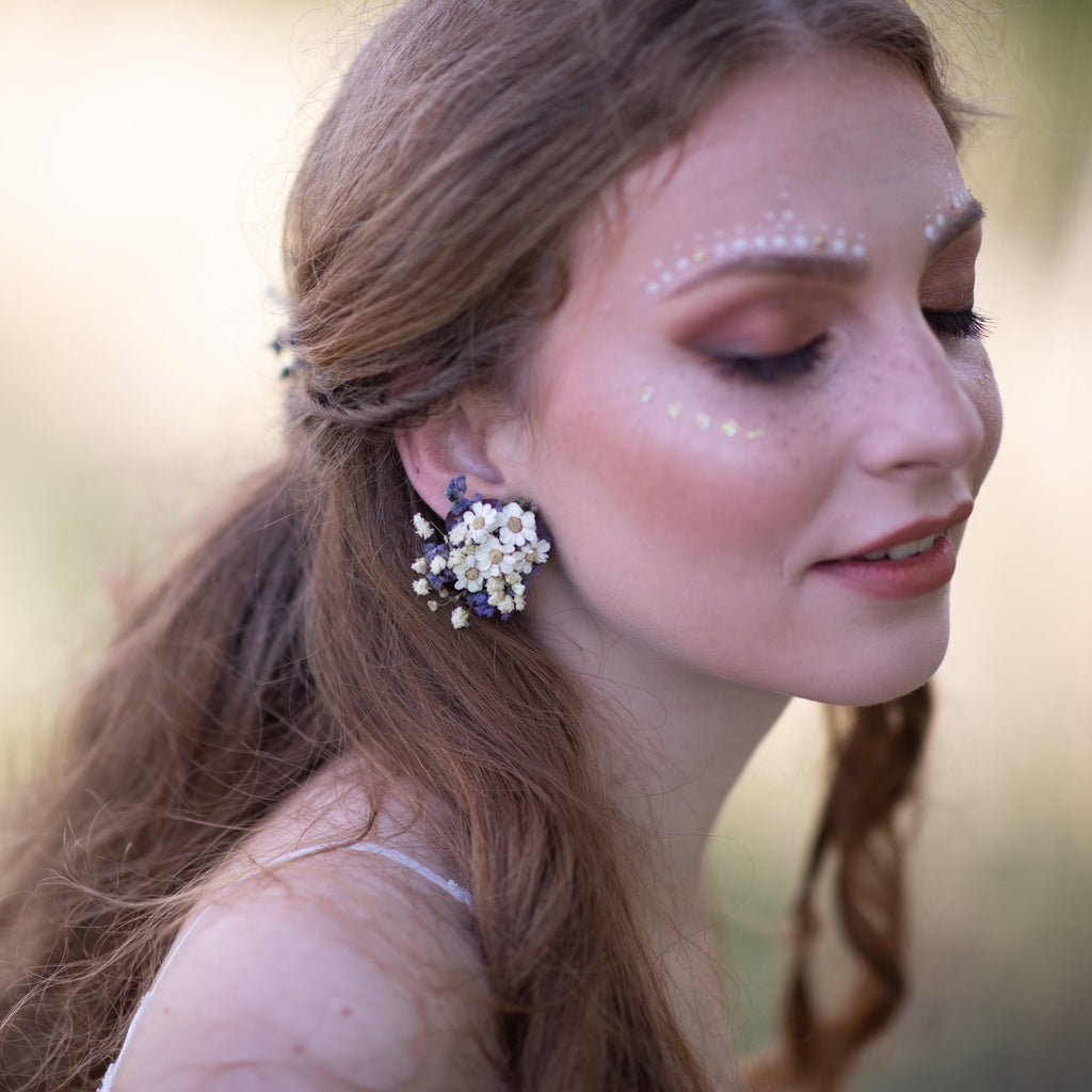Lavender and ivory wedding earrings Bridal flower earrings Natural very peri earrings Clip on earrings Small flower jewellery Magaela