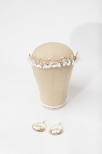 Gold and white bridal hair crown with lace and pearls Wedding 2021 Headpiece Luxury Bride Magaela Handmade Elegant wedding tiara Hair wreath