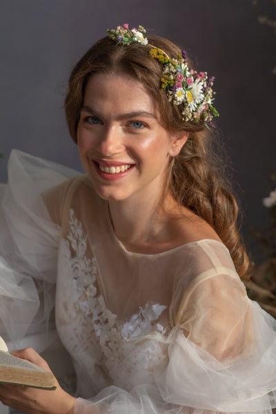 Meadow daisy flower bridal vine