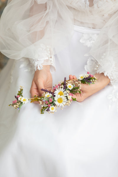 Meadow daisy flower bridal vine