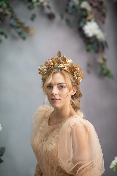Golden wedding hair crown with pearls
