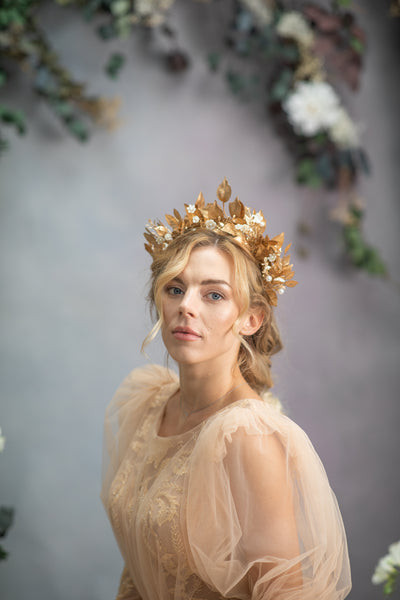 Golden wedding hair crown with pearls