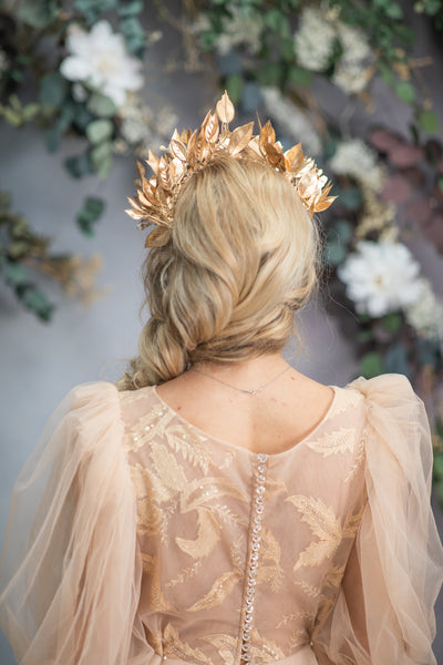 Golden wedding hair crown with pearls