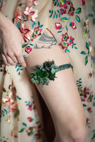 Greenery wedding flower garter