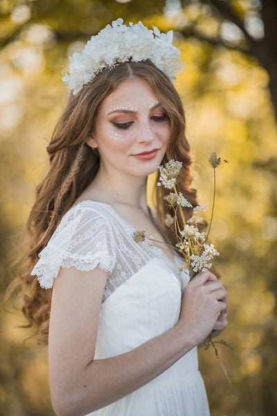 White hydrangea and baby's breath headband, Bridal flower crown, Wedding headpiece, Boho bride, Preserved flowers crown, Big white wreath