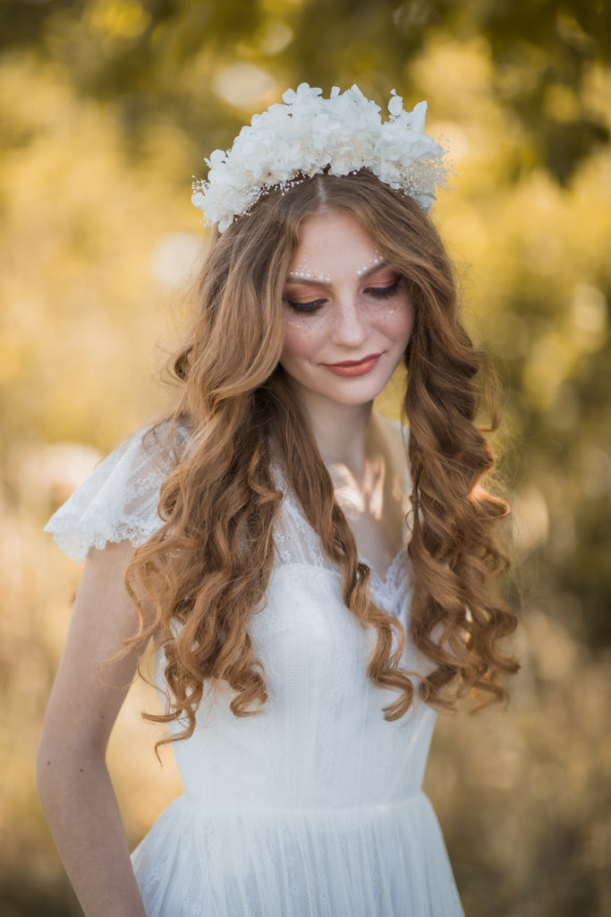 White hydrangea and baby s breath headband Bridal flower crown Wedding headpiece Boho bride Preserved flowers crown Big white wreath