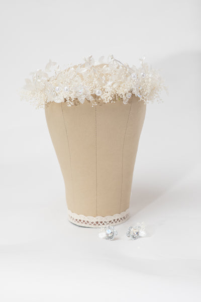 White flower crown for bride Crystal crown Pearls Dried flowers Wedding tiara Flower headpiece with white leaves Ivory Magaela Handmade