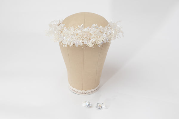 White flower crown for bride Crystal crown Pearls Dried flowers Wedding tiara Flower headpiece with white leaves Ivory Magaela Handmade