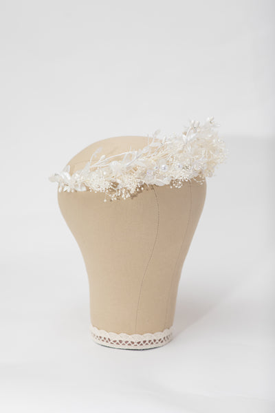 White flower crown for bride Crystal crown Pearls Dried flowers Wedding tiara Flower headpiece with white leaves Ivory Magaela Handmade