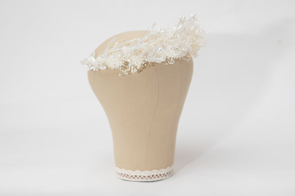 White flower crown for bride Crystal crown Pearls Dried flowers Wedding tiara Flower headpiece with white leaves Ivory Magaela Handmade