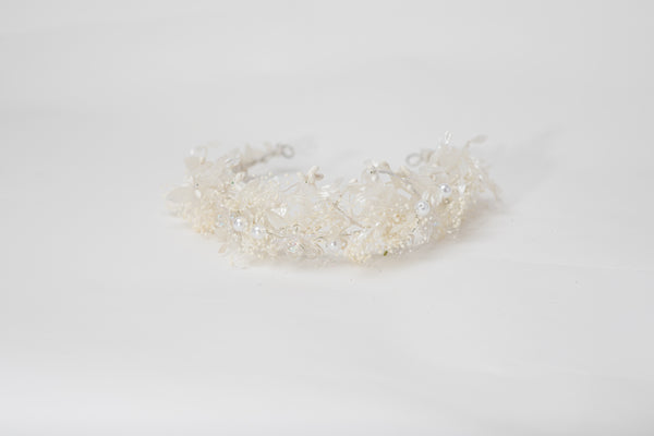 White flower crown for bride Crystal crown Pearls Dried flowers Wedding tiara Flower headpiece with white leaves Ivory Magaela Handmade