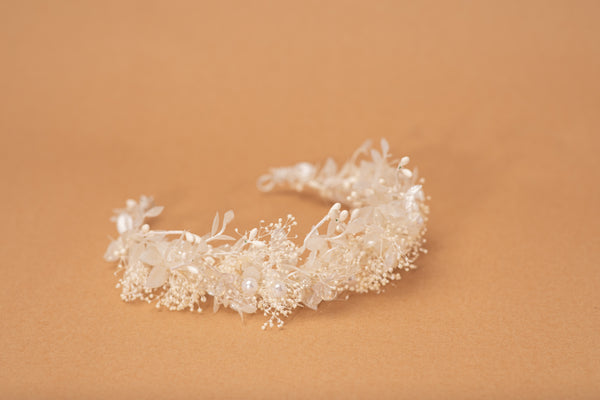 White flower crown for bride Crystal crown Pearls Dried flowers Wedding tiara Flower headpiece with white leaves Ivory Magaela Handmade