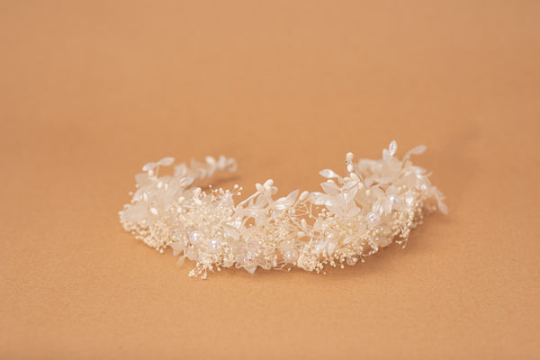 White flower crown for bride Crystal crown Pearls Dried flowers Wedding tiara Flower headpiece with white leaves Ivory Magaela Handmade
