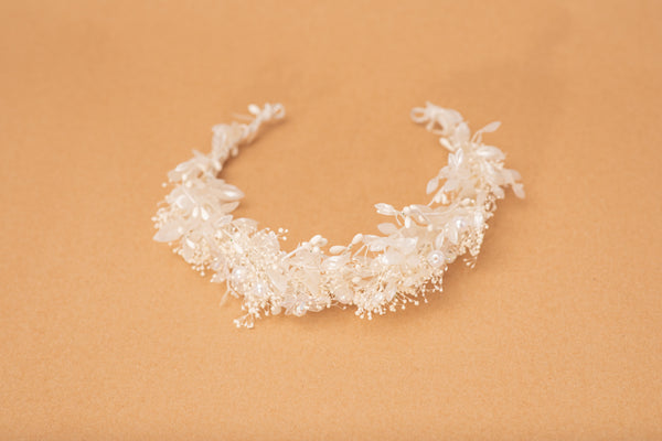 White flower crown for bride Crystal crown Pearls Dried flowers Wedding tiara Flower headpiece with white leaves Ivory Magaela Handmade