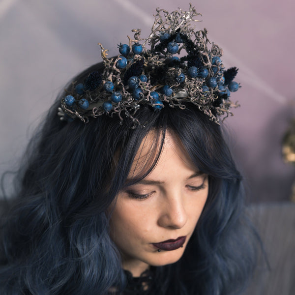 Black Halloween hair crown with berries