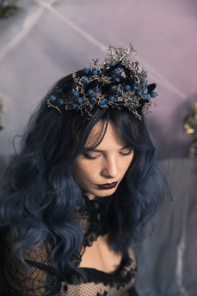 Black Halloween hair crown with berries