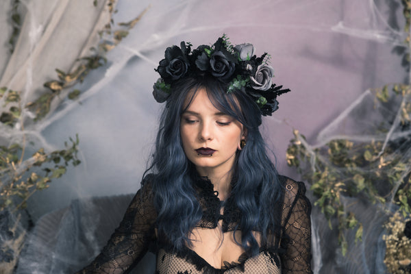 Black Halloween flower half wreath