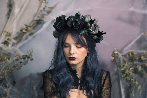 Black Halloween flower half wreath