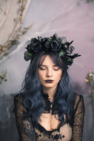 Black Halloween flower half wreath