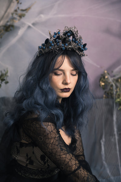 Black Halloween hair crown with berries