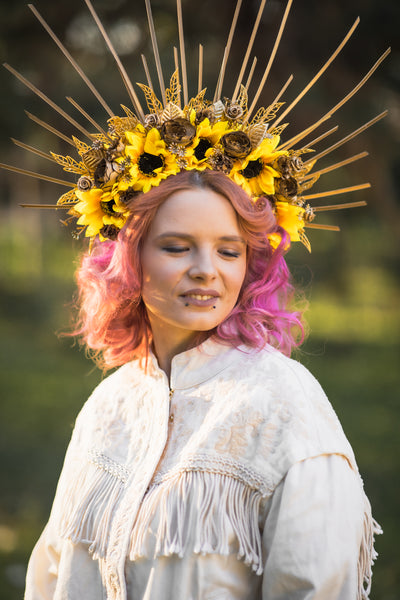 Sunflower halo crown Met gala crown Golden and yellow headband Bridal accessories Summer maternity photoshoot Bride to be Magaela handmade