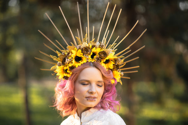Sunflower halo crown Met gala crown Golden and yellow headband Bridal accessories Summer maternity photoshoot Bride to be Magaela handmade