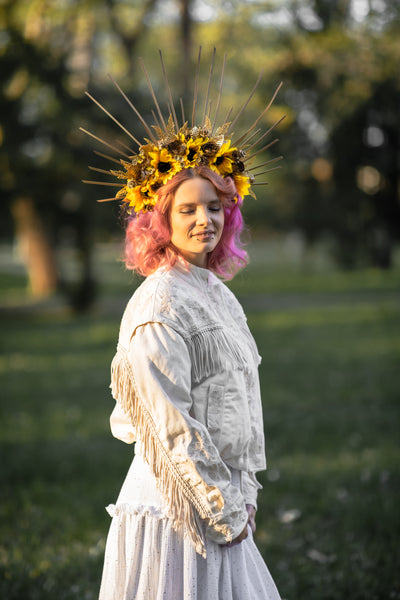 Sunflower halo crown Met gala crown Golden and yellow headband Bridal accessories Summer maternity photoshoot Bride to be Magaela handmade
