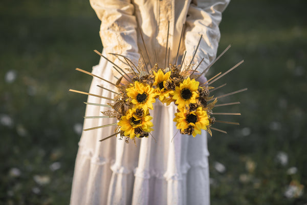 Sunflower halo crown Met gala crown Golden and yellow headband Bridal accessories Summer maternity photoshoot Bride to be Magaela handmade