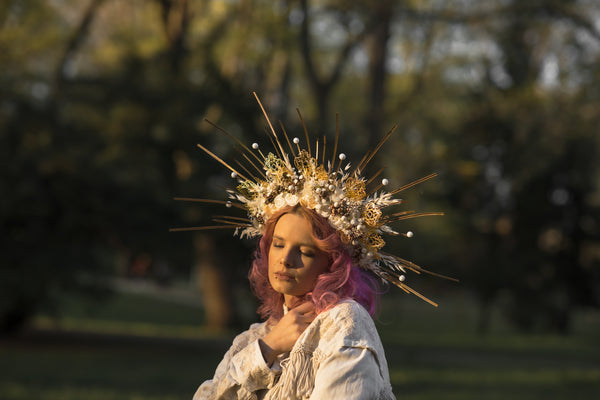 Golden and cream flower halo crown Ivory spiked crown Met gala headpiece Bridal headband Unusual photoshoot crown Magaela Customisable