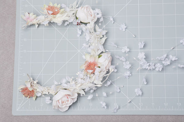 Romantic bridal half wreath Hair vines Wedding pastel headpiece Light peach Ivory wreath Crown for bride White half wreath Magaela Haarkranz