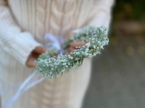 Winter frozen wreath Flower crown with pine needles Christmas Wreath for bride Christmas wreath Magaela Green and white Magaela Natural