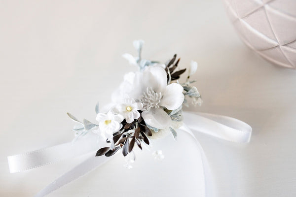 White communion bracelet 2021 Communion wrist corsage Bridesmaid bracelet Magaela accessories White floral bracelet Handmade Flower bracelet