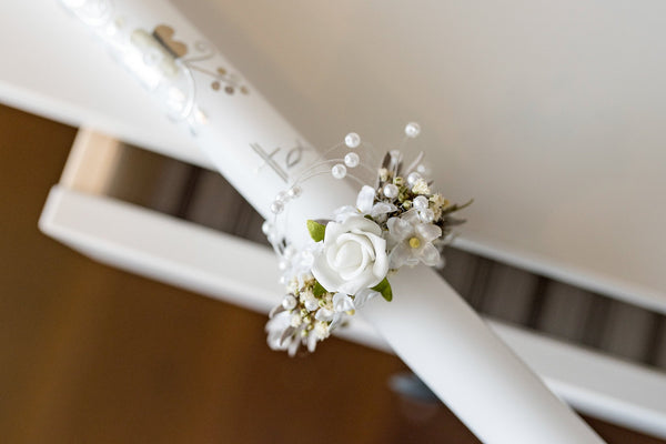 Floral candle decoration with pearls