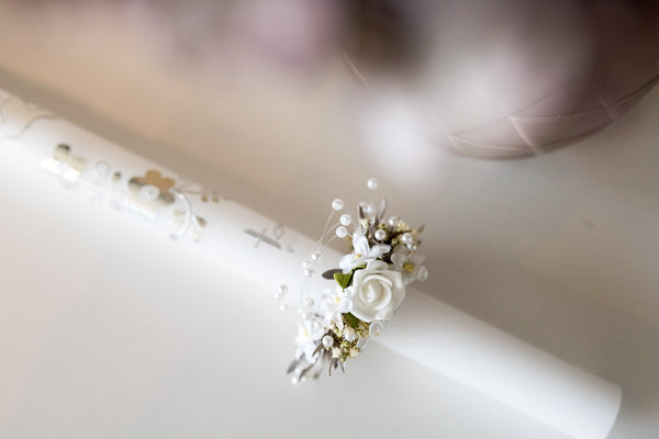 Floral candle decoration with pearls