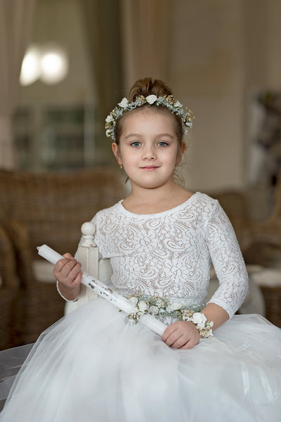 Floral candle decoration with pearls