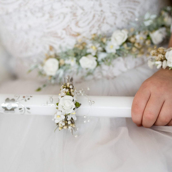 Floral candle decoration with pearls
