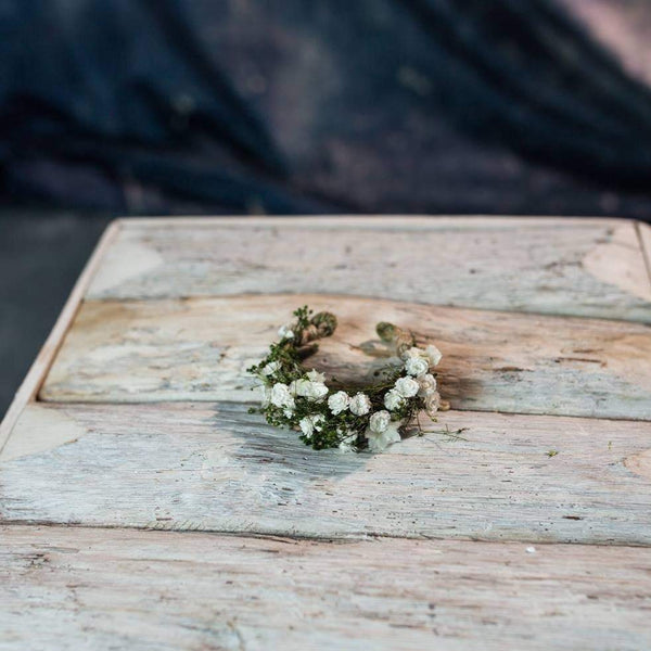 White bracelet with baby's breath Wedding floral bracelet Bracelet for bride Bracelet for bridesmaid Jewellery Wedding accessories