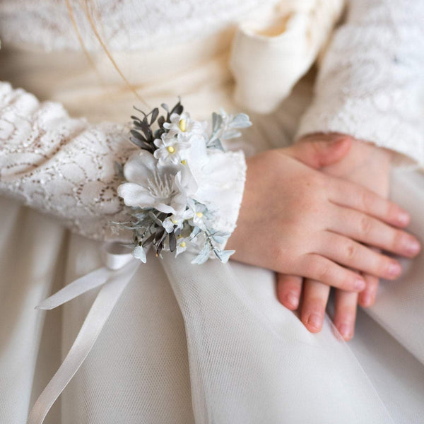 White communion bracelet 2021 Communion wrist corsage Bridesmaid bracelet Magaela accessories White floral bracelet Handmade Flower bracelet