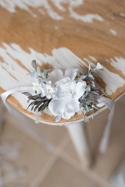 White communion bracelet 2021 Communion wrist corsage Bridesmaid bracelet Magaela accessories White floral bracelet Handmade Flower bracelet