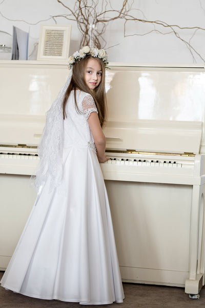Hair crown with long veil for first holy communion White floral wreath Floral accessories Hair accessories Magaela Handmade
