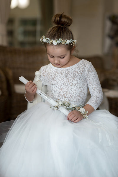 Floral candle decoration with pearls