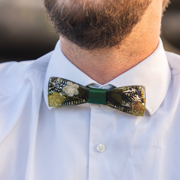 Greenery wooden resin bow tie with fern and succulents Men's accessories Wedding accessories Floral wooden bow tie Magaela accessories Resin