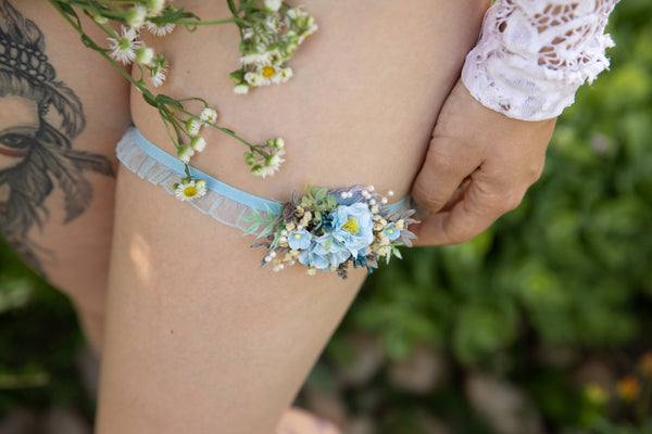 Blue and ivory lace garter
