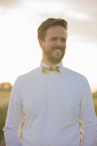 Green and white wooden resin bow tie Natural bow tie Men's accessories Wedding accessories Floral wooden bow tie Magaela accessories Resin