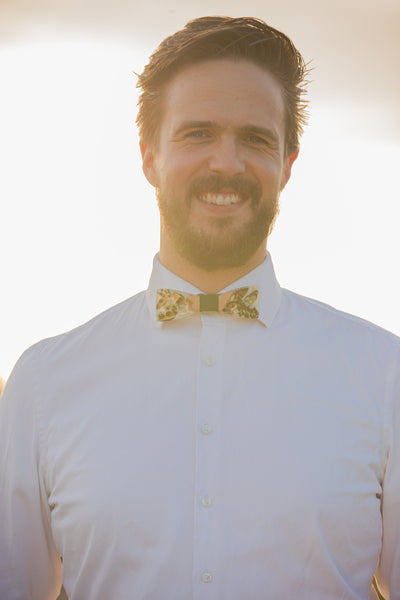 Green and white wooden resin bow tie Natural bow tie Men's accessories Wedding accessories Floral wooden bow tie Magaela accessories Resin