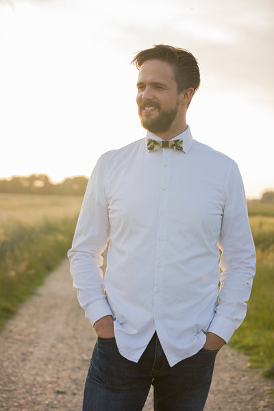 Green and white wooden resin bow tie Natural bow tie Men's accessories Wedding accessories Floral wooden bow tie Magaela accessories Resin