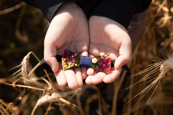 Children's burgundy wooden resin bow