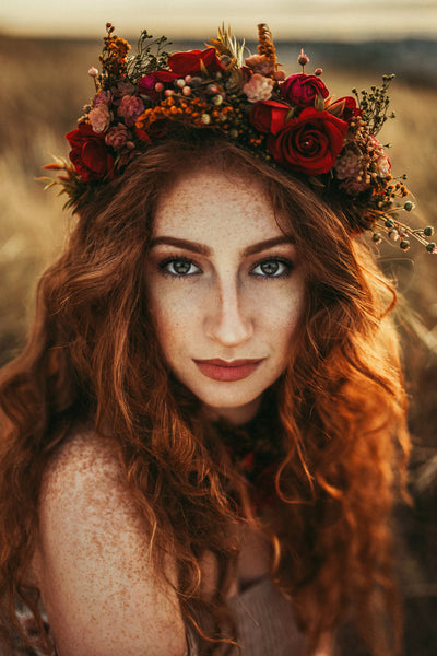 Red roses wedding half wreath Burgundy haarkrone Bridal hair crown Wedding accessories flower crown for bride Boho bridal crown Magaela