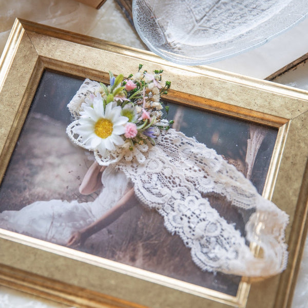 Meadow daisy bridal garter